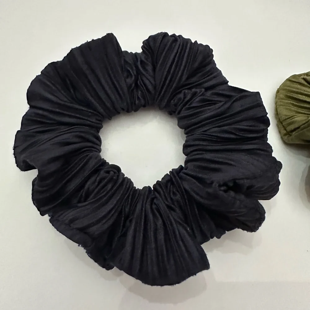 NWOT Satin Crinkle Hair Scrunchie 2-pack Green Blue One Size